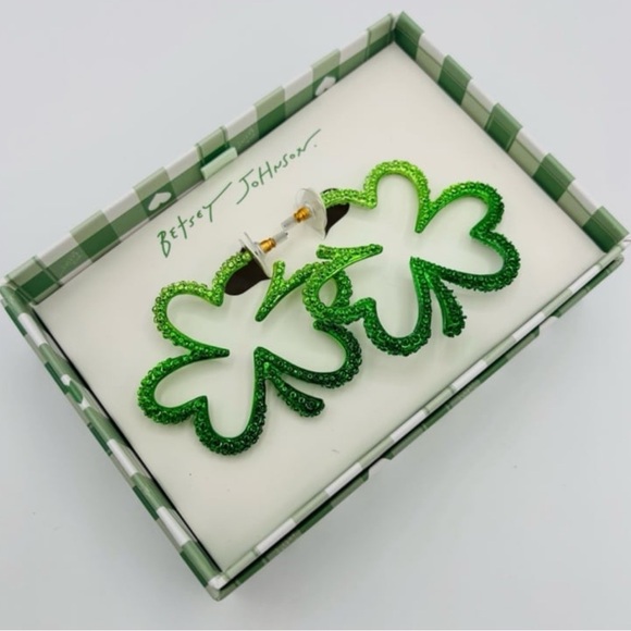 Betsey Johnson Green Shamrock Earrings - Picture 12 of 16